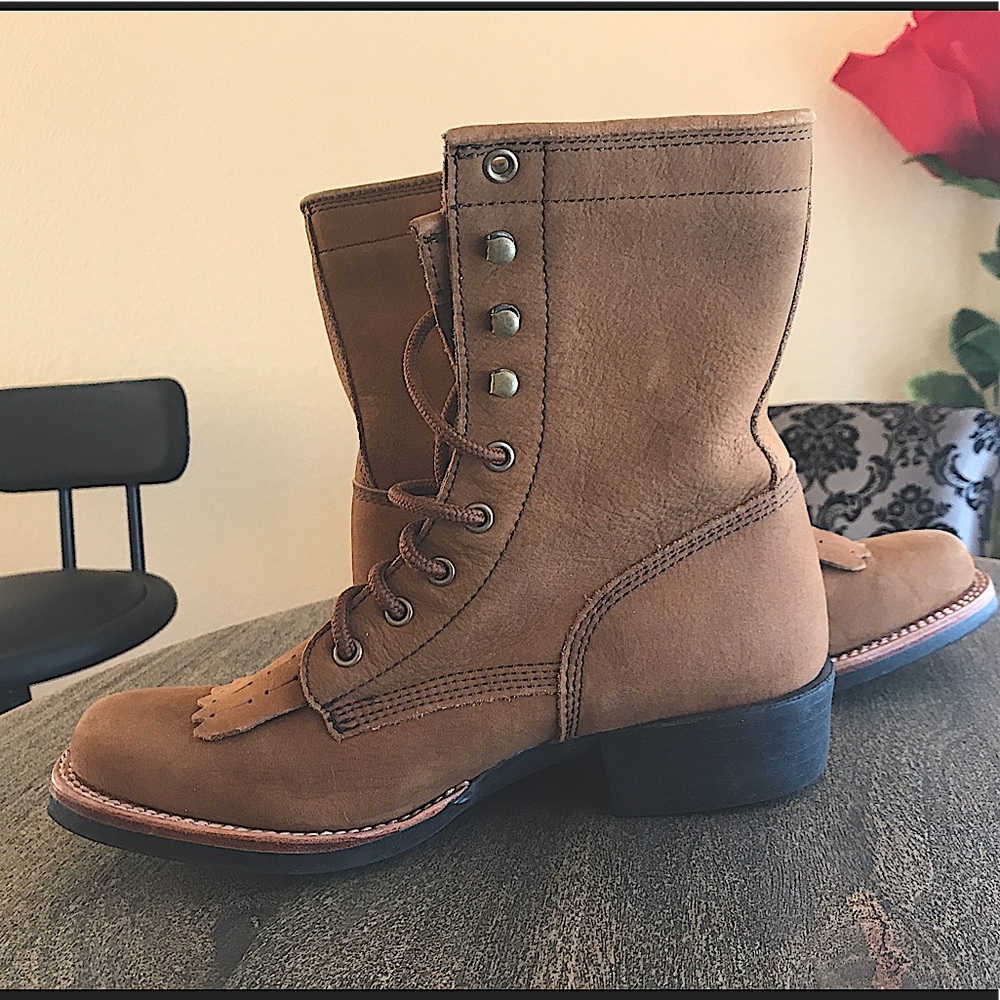 Acme brand cowgirl boots- Size 6